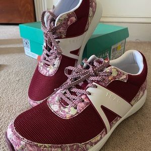 TRAQ by Alegria sneakers
